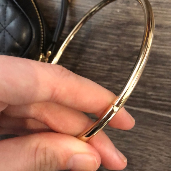 🔥BUY ON GET ONE- Black and gold bag - Picture 2 of 4